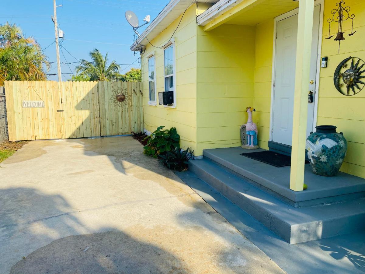 5 Min To Beach Large Living Room Fenced Backyard Bbq Firepit Driveway Boat Parking Lake Worth Beach Esterno foto