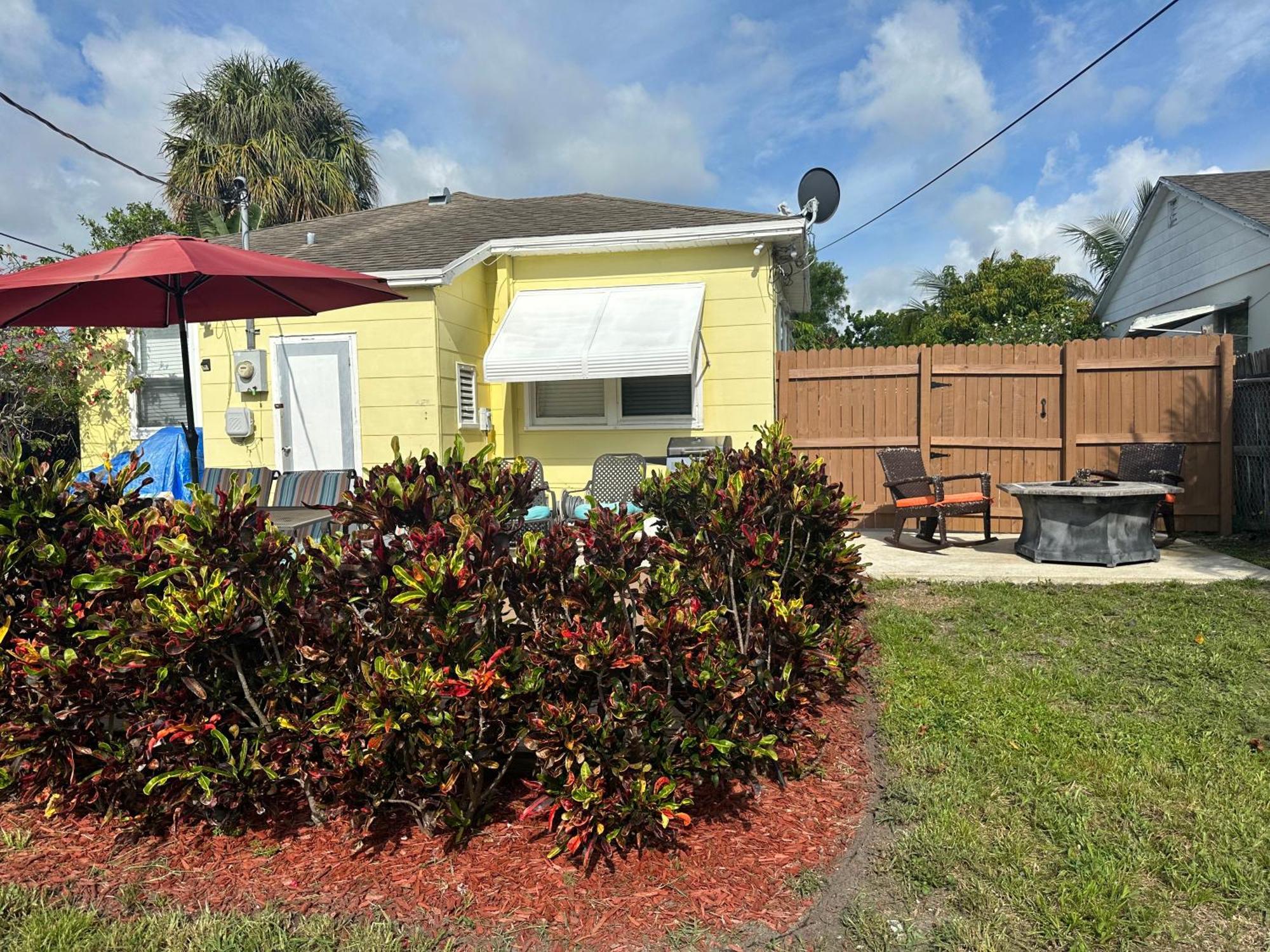 5 Min To Beach Large Living Room Fenced Backyard Bbq Firepit Driveway Boat Parking Lake Worth Beach Esterno foto